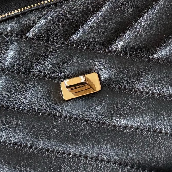 Tory Burch Kira chevron chain wallet / Crossbody in black - Picture 9 of 11